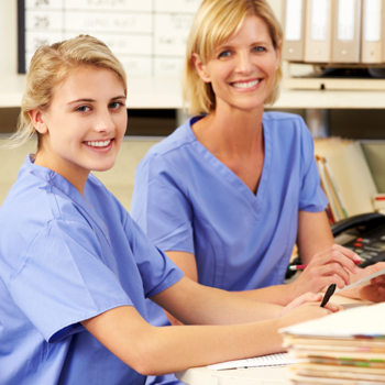 Pflegekraft Azubi Ausbildung iStock monkeybusinessimages.jpg