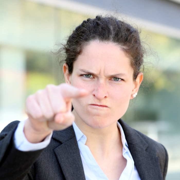 Wütende Angehörige iStock AntonioGuillem.jpg