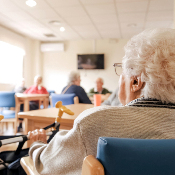 Tagespflege Seniorenheim Pflegeheim Gemeinschaftsraum iStock Daniel Megias.jpg